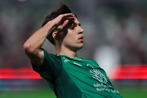 منافس الأهلي.. رئيس بورتو: فيجا تنازل عن 90% من راتبه من أجل مونديال الأندية